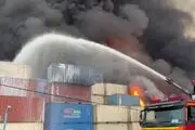 آتش سوزی در بندر شهید رجایی بندرعباس وارد روز چهارم شد