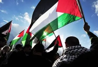 اولین استفاده اسیر فلسطینی آزادشده از قاشق پس از ۴ سال + ببینید 