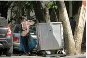 مرد خشمگین زنش را داخل سطل آشغال انداخت/ تصاویر
