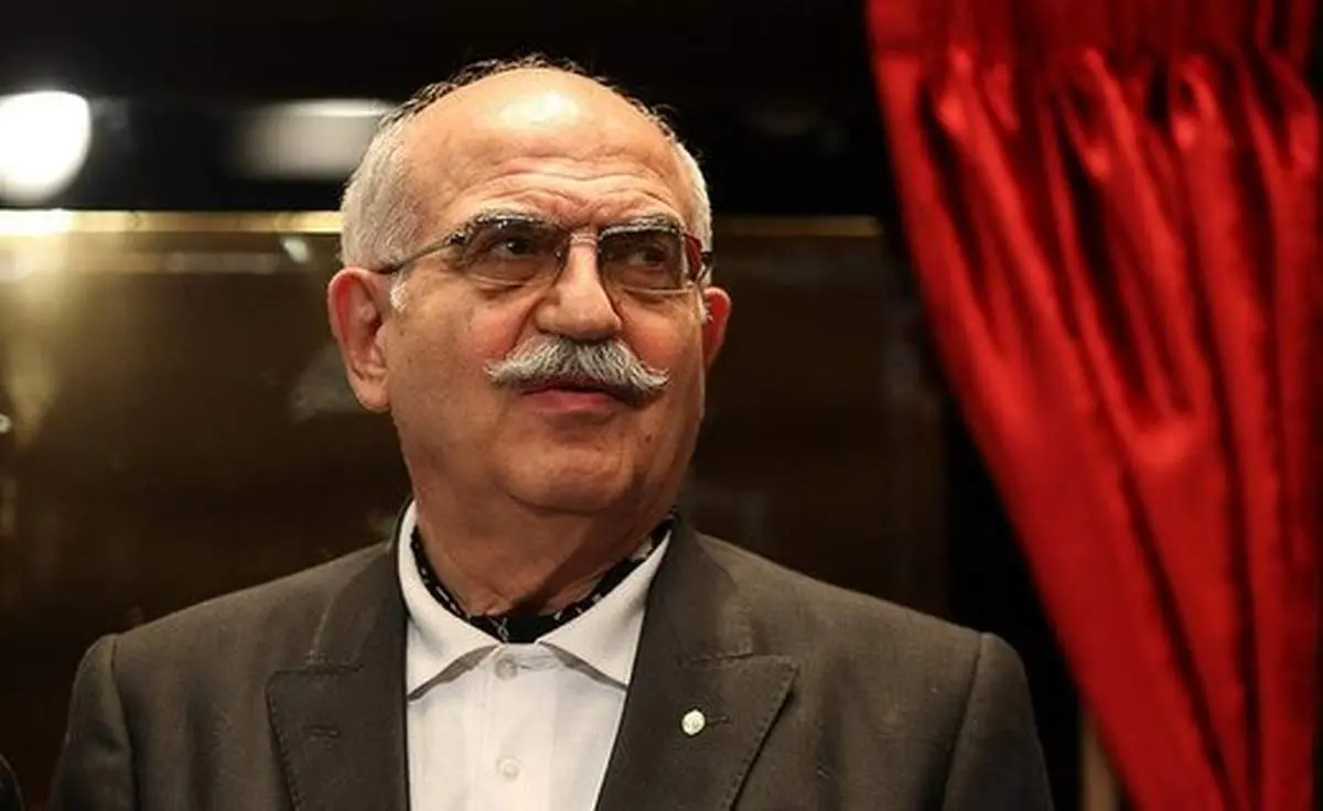 نصب بنری توهین آمیز بر سنگ مزار بهمن کشاورز