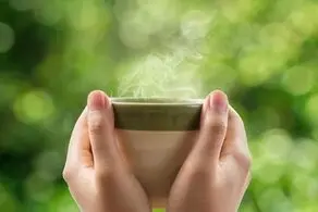 خواص بی‌نظیر نوشیدن آب گرم با معده خالی