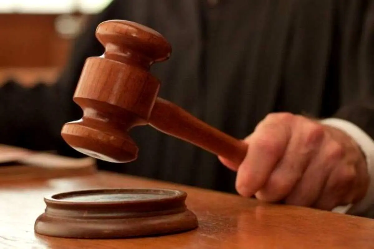 آیا مرد می‌تواند زن را از منزل بیرون کند؟