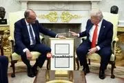 صدراعظم آلمان گواهی تولد پدربزرگ ترامپ را به او هدیه داد + عکس 