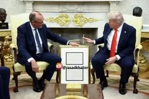 صدراعظم آلمان گواهی تولد پدربزرگ ترامپ را به او هدیه داد + عکس 