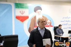 پزشکیان: برای کمک به افزایش مشارکت وارد صحنه رقابت شدم/ باید با دنیای بیرون ارتباط داشته باشیم