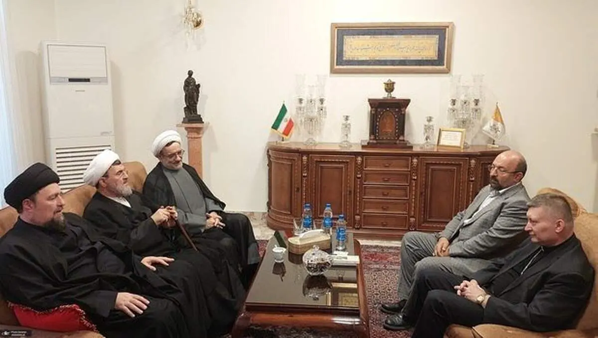 حضور سیدحسن خمینی در سفارت واتیکان 