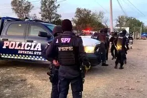 حمله مسلحانه به یک زمین فوتبال + عکس 