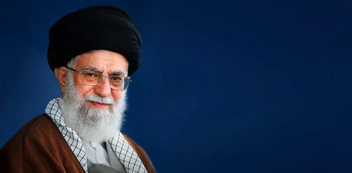 این گروه برای اولین بار به جای صلوات در حضور رهبری دست زندند+فیلم