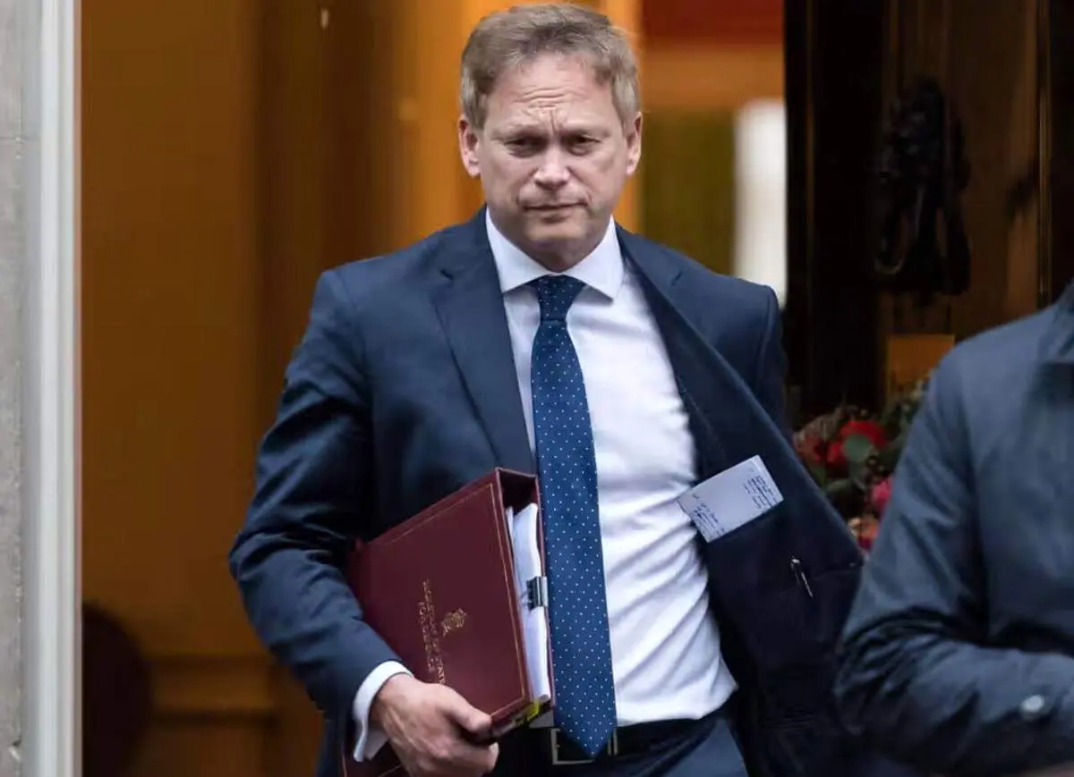 وزیر دفاع انگلیس: در حال بررسی انجام حملات هوایی علیه حوثی‌ها هستیم 