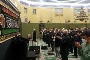 رئیس دستگاه قضا نماز مغرب و عشا را در بین مردم به جا آورد
