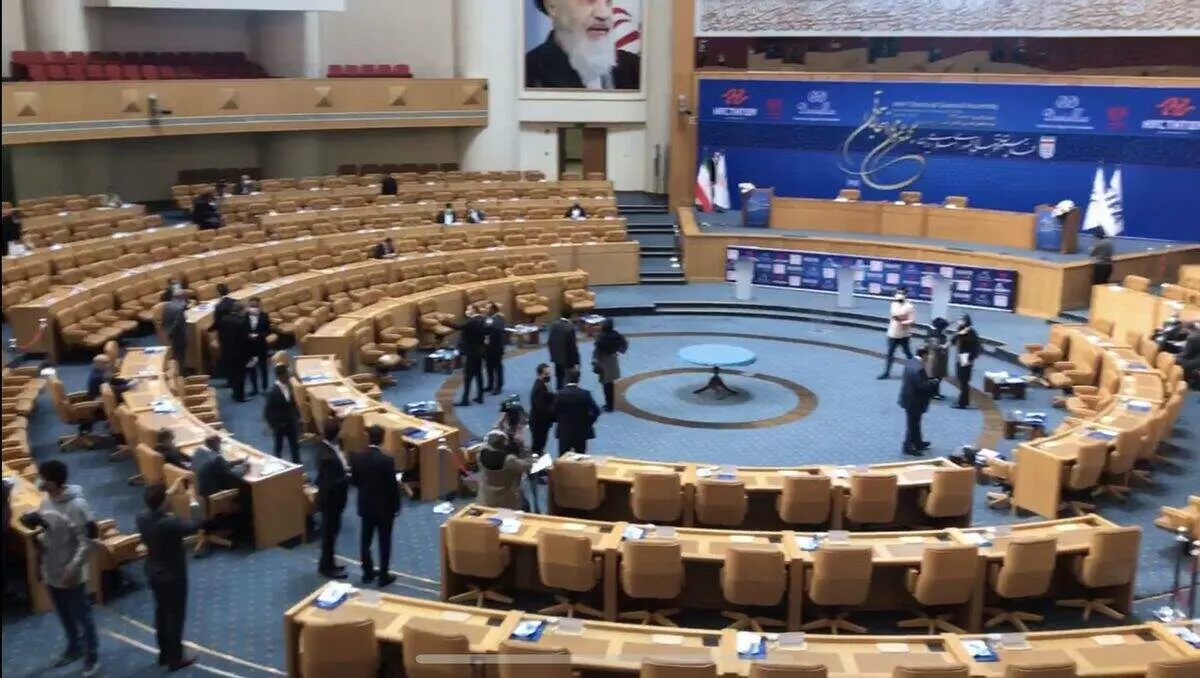 اختلاف و شکاف در ائتلاف | پای سقط جنین هم به دعواهای فوتبال باز شد!