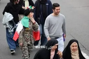 یک خانم با تیپ ارتشی در خیابان های تهران ظاهر شد + عکس 