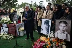 تصاویری تازه از خاکسپاری بهرام بیضایی در آمریکا