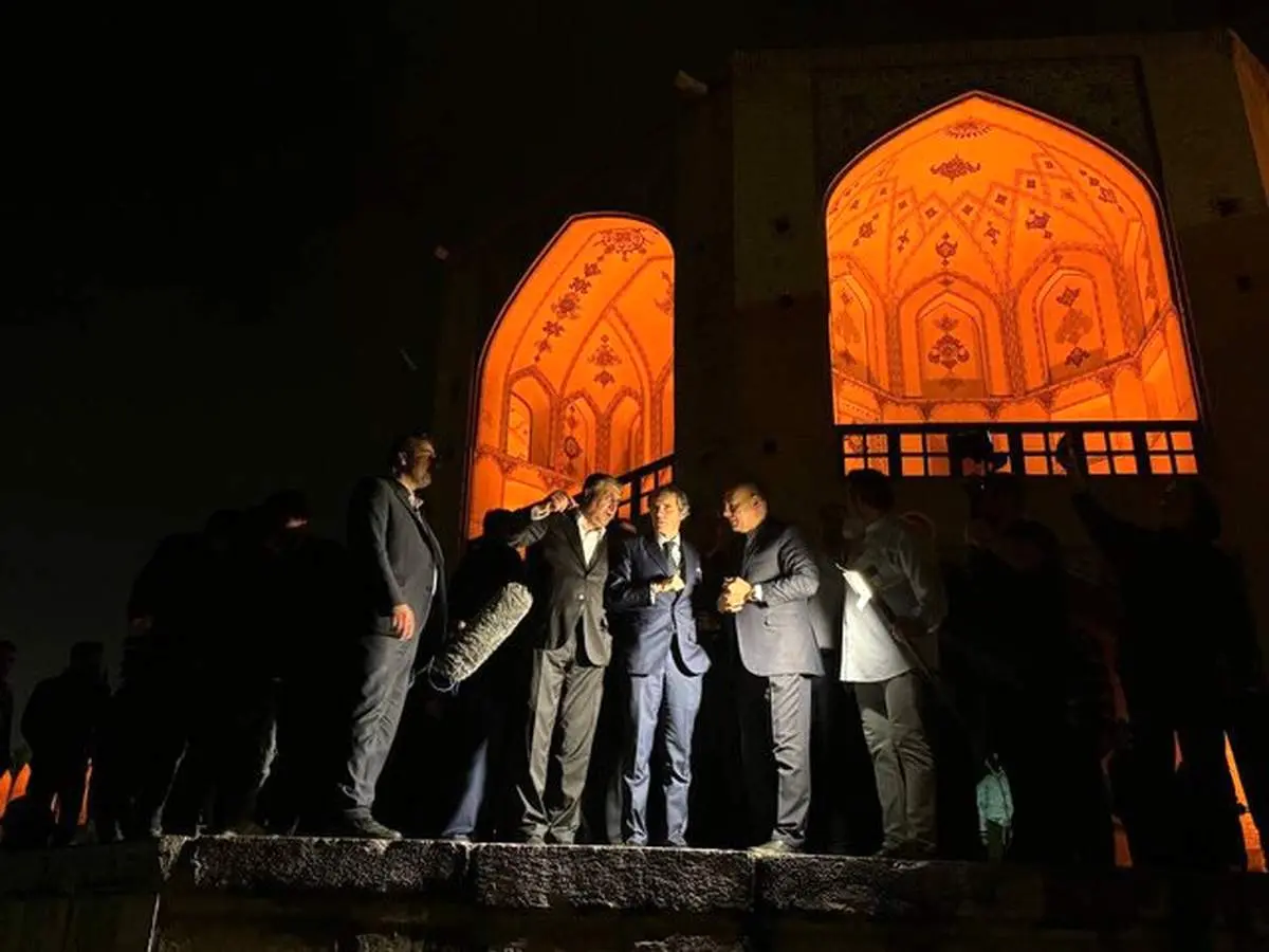 عکس مدیرکل آژانس بین المللی انرژی اتمی در پل خواجو + ببینید