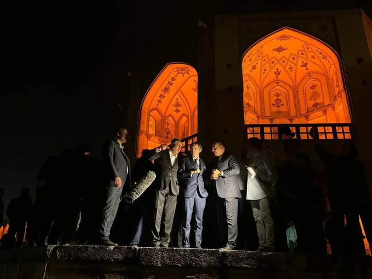 عکس مدیرکل آژانس بین المللی انرژی اتمی در پل خواجو + ببینید 