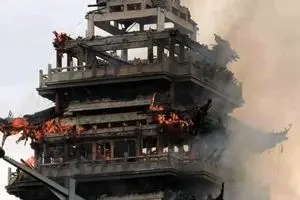 معبد ۱۵۰۰ ساله در آتش سوخت + عکس