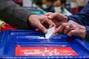 ادای احترام دیدنی ناظر صندوق رای به جانباز نابینا