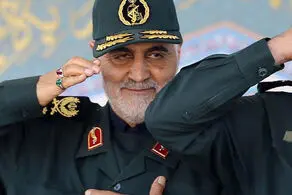 آب بازی سردار سلیمانی با نوه‌هایش 