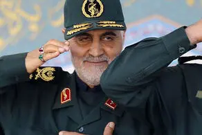 آب بازی سردار سلیمانی با نوه‌هایش 