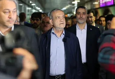 بسیاری از بخشهای شبکه ریلی کشور ناقص هستند/ هزینه تعمیرات اساسی ۹ دستگاه ریلباس تامین شود