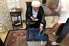 مهدی کروبی رای خود را به صندوق انداخت