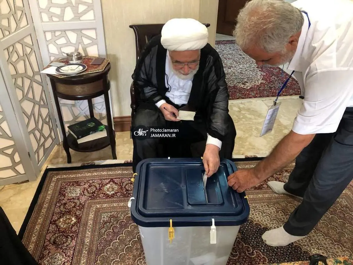 مهدی کروبی رای خود را به صندوق انداخت