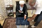 مهدی کروبی رای خود را به صندوق انداخت