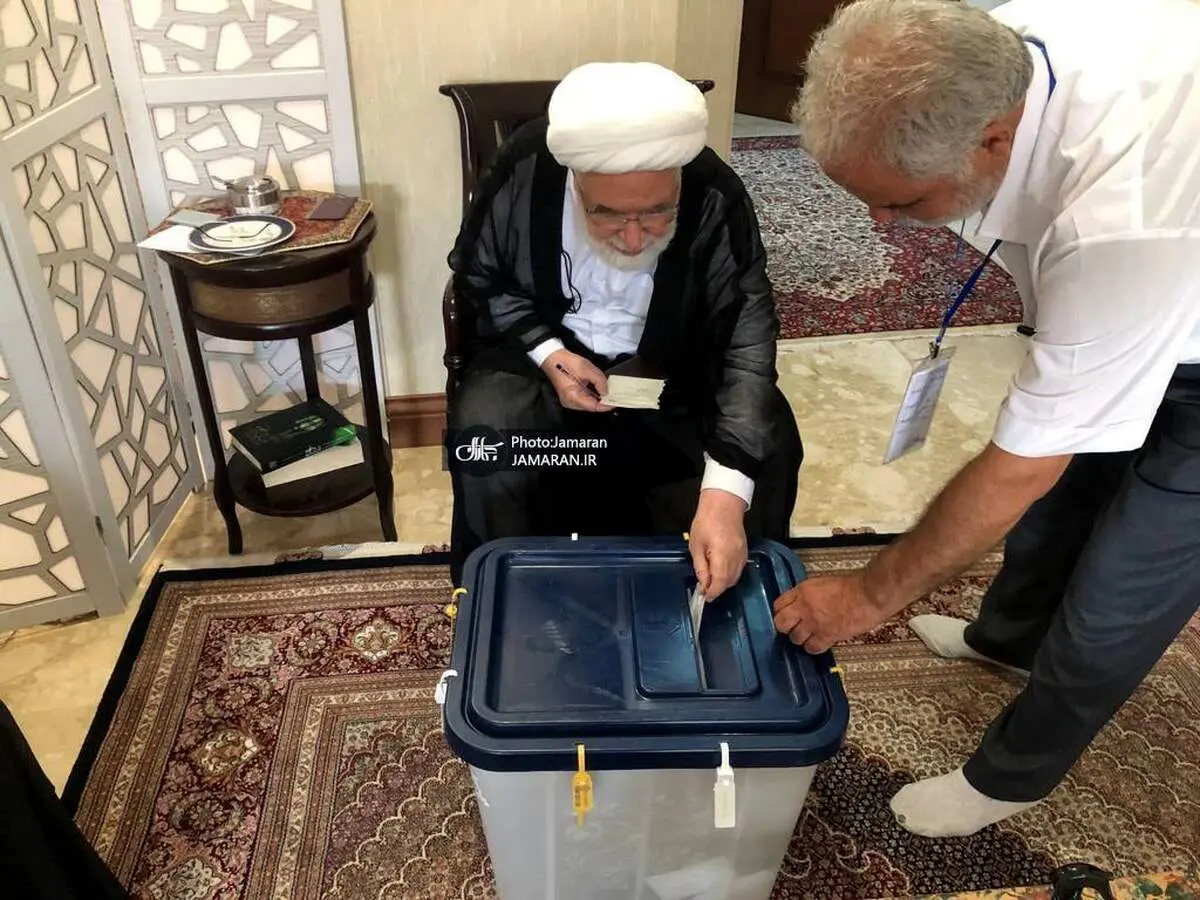 مهدی کروبی رای خود را به صندوق انداخت