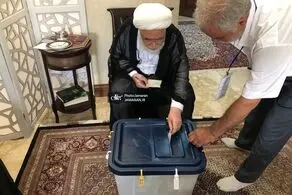 مهدی کروبی رای خود را به صندوق انداخت