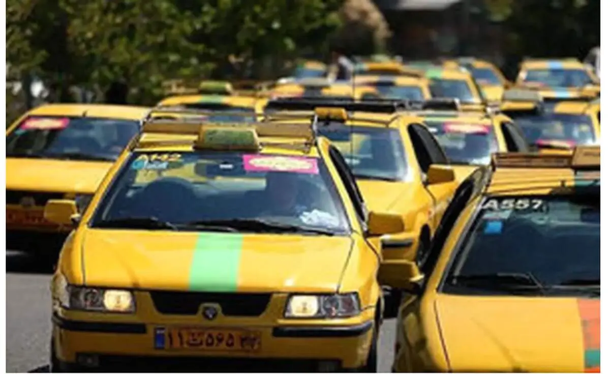حرکت  ناجور و عجیب یک راننده تاکسی برای مسافران پر حرفش/ عکس

