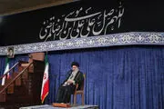 رهبر انقلاب: باید از خدمتگزاران کشور بویژه رئیس‌جمهور پرکار و پرتلاش حمایت شود/ پاسخ رهبر انقلاب به علت اصلی دشمنی آمریکا با ملت ایران