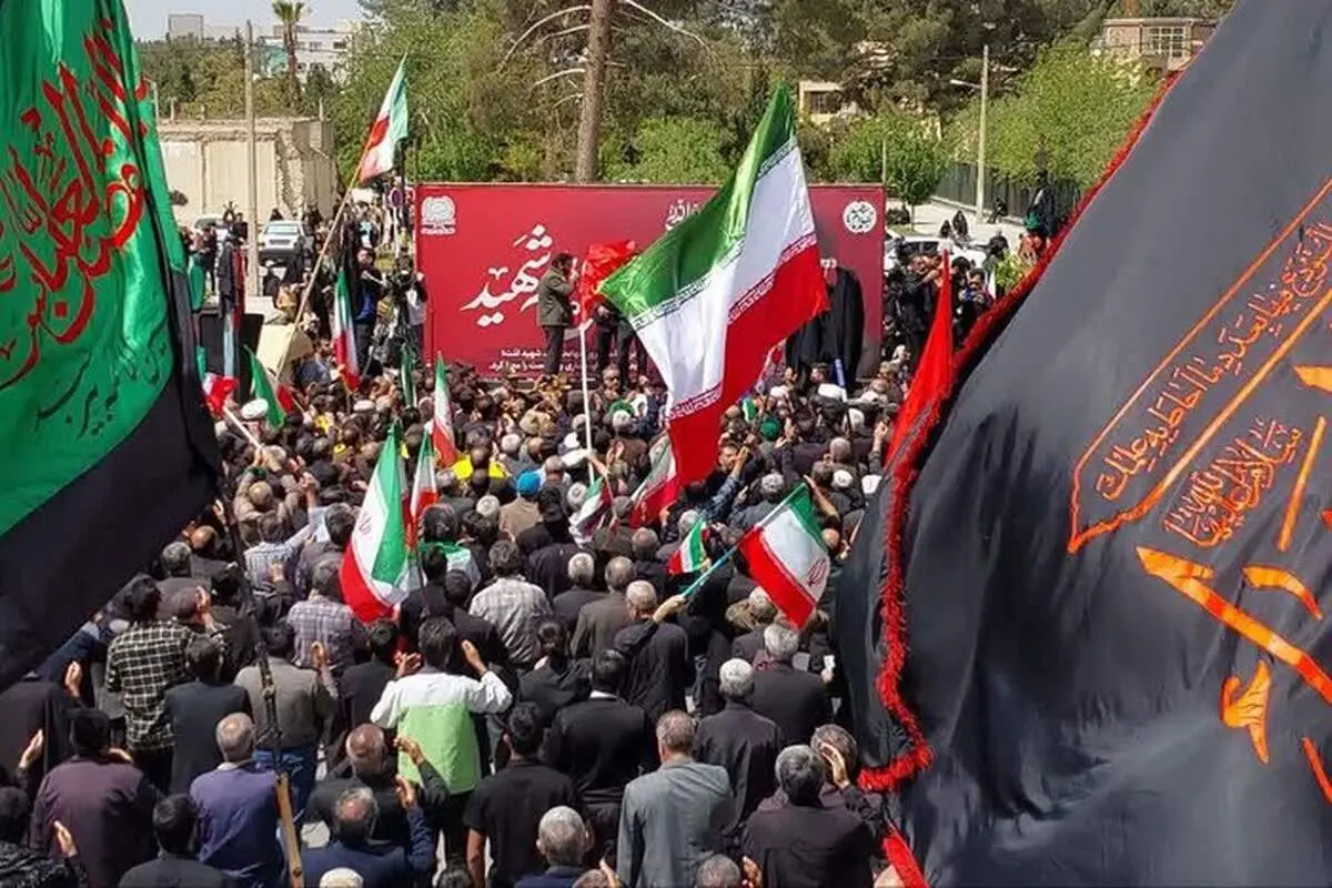 مراسم چهلمین روز شهادت مقام معظم رهبری در حال برگزاری است 
