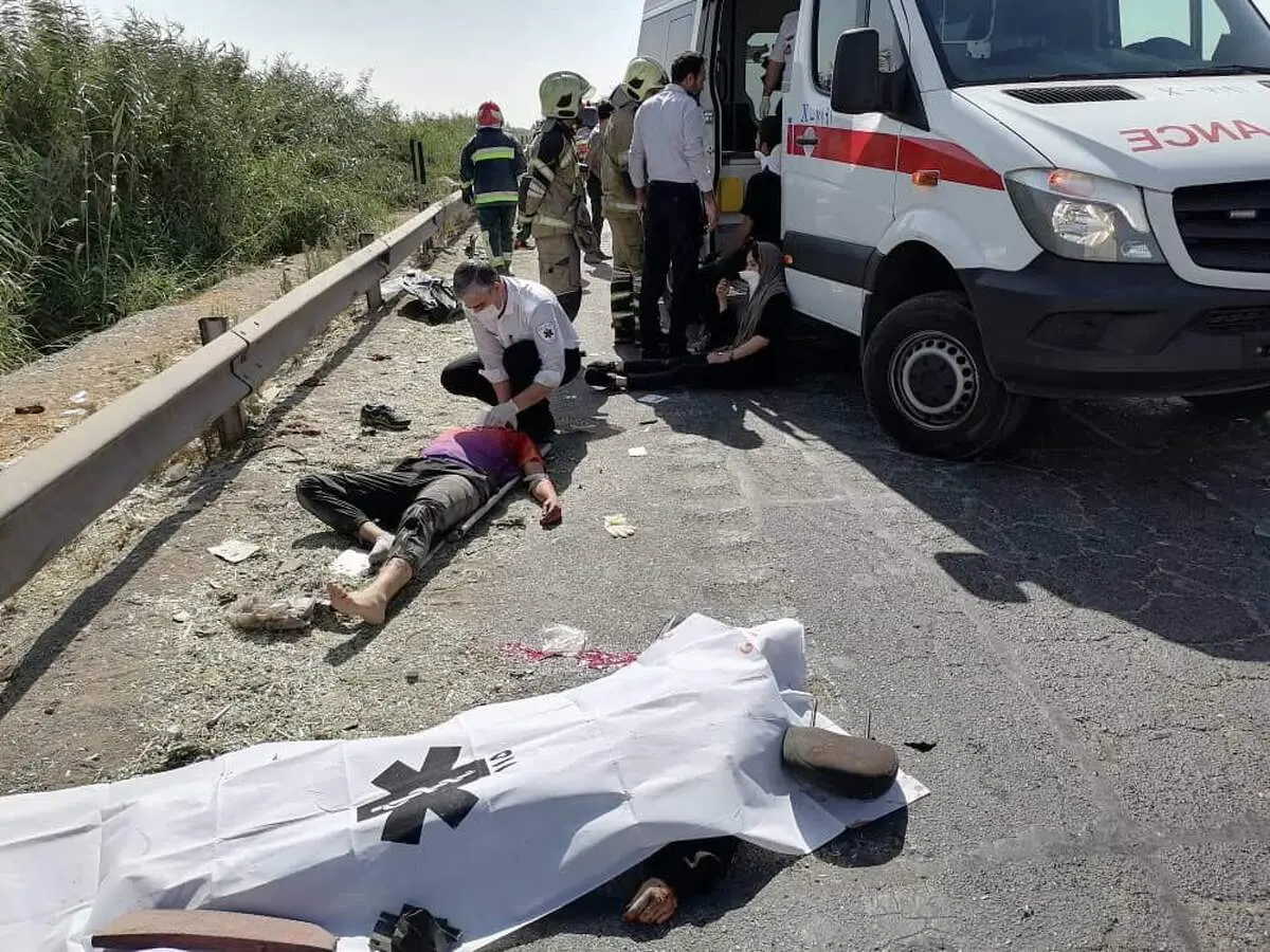 واژگونی خودرو در جاده قم سه نفر را گرفت