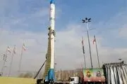 نمایش ماهواره‌بر سفیر امید در میدان آزادی