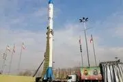 نمایش ماهواره‌بر سفیر امید در میدان آزادی