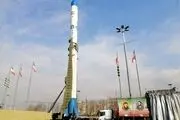 نمایش ماهواره‌بر سفیر امید در میدان آزادی