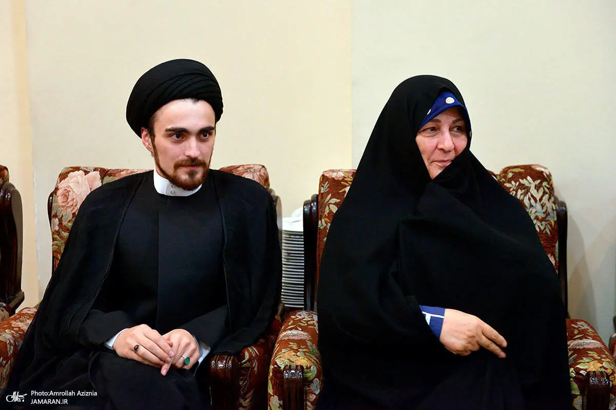 عکس دو نفره سید احمد خمینی و مادر بزرگش + ببینید