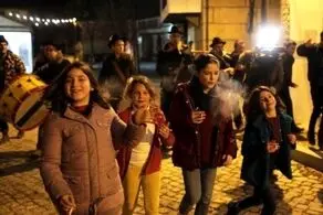 برگزاری مراسم جنجالی سیگار کشیدن دختر و پسرهای 5 ساله! + عکس