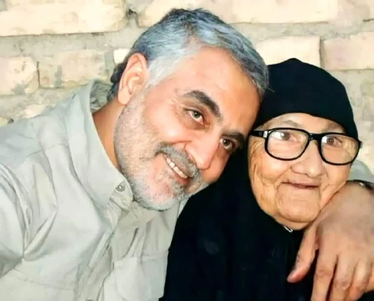 عکس دیده نشده از سردار سلیمانی در کنار یک شخصیت مهم در زندگی او+ببینید