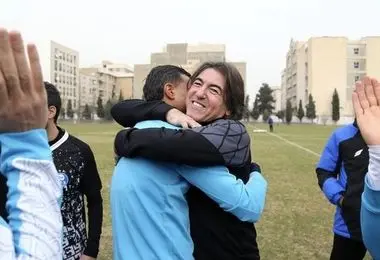 ماچ و بغل رامین رضاییان و ساپینتو/ عکس