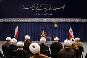 حدیث معنادار نصب شده در محل سخنرانی رهبری + ببینید 