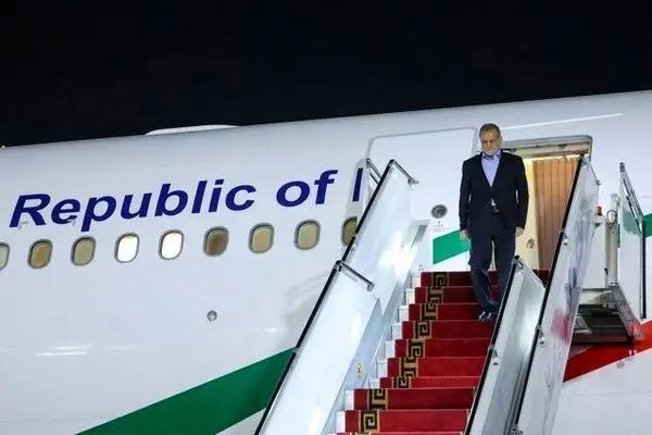 پزشکیان وارد ترکمنستان شد 