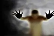 تصویری عجیب از موجود وحشتناکی که در سلفی شبانه دختر تنها ظاهر شد!