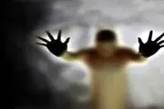 تصویری عجیب از موجود وحشتناکی که در سلفی شبانه دختر تنها ظاهر شد!