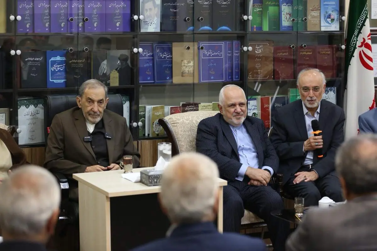 دیدار پیشکسوتان وزارت امور خارجه با ولایتی 