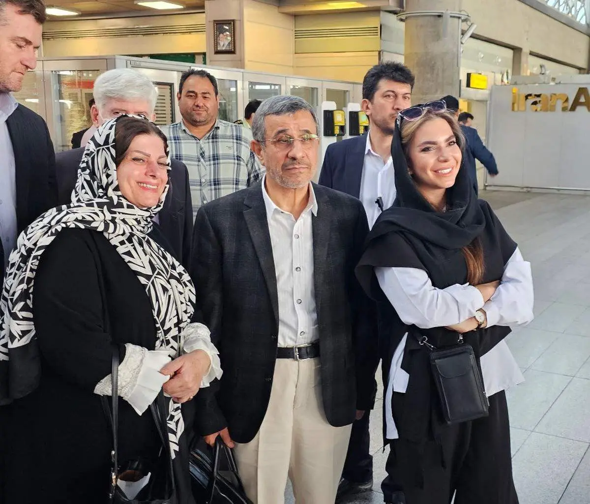 اولین تصاویر از لحظه خروج احمدی نژاد از کشور + ببینید
