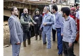 لباس عجیب آقای شهردار در سیل ویرانگر/ ببینید 