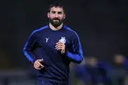 لبخند ستاره مصدوم استقلال به بازی النصر (عکس)