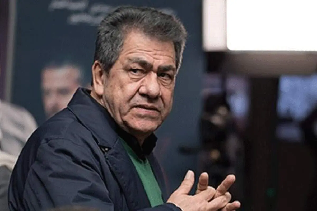 مجری و گزارشگر معروف: آقای خیابانی صدایت را بیار پایین!