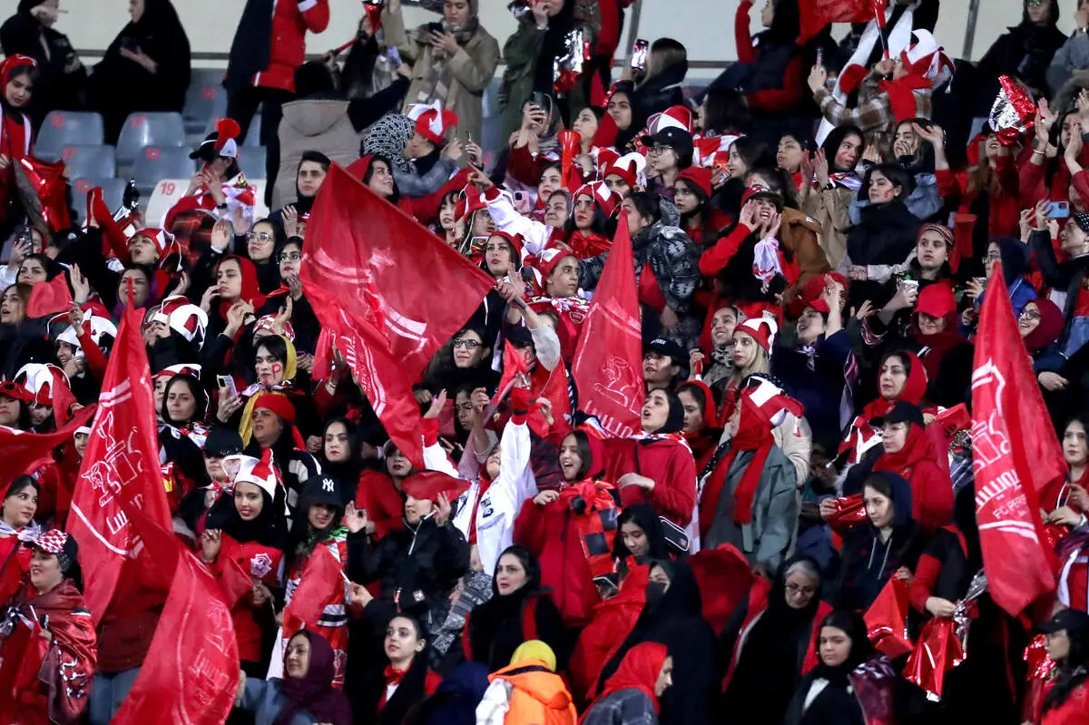 پاسخ بانک ملت به بورس درباره خرید پرسپولیس